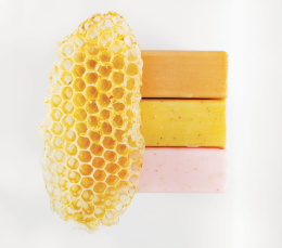 Peelingujące mydło z pyłkiem pszczelim i miodem