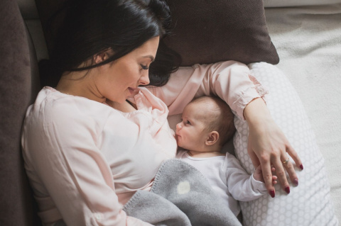 Zaffiro Kocyk bawełniany dziecięcy do wózka - grochy szaro-kremowe