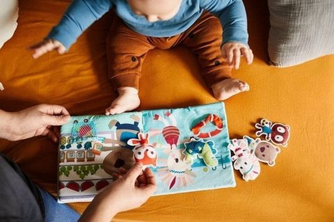 LILLIPUTIENS Książeczka z mini-przytulankami wielofunkcyjna "Louise i przyjaciele" Jednorożec Louise 12 m+