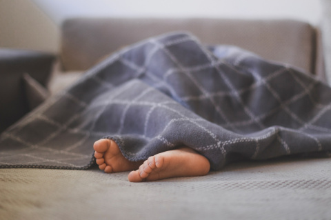 Zaffiro Kocyk bawełniany dziecięcy do wózka - zygzak beżowo-biały