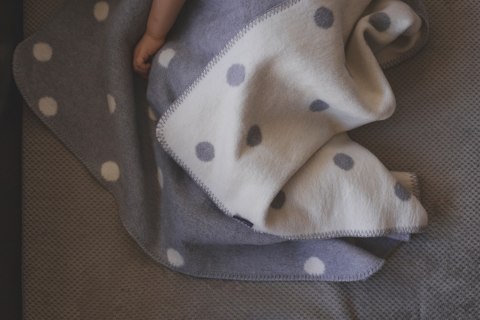 Zaffiro Kocyk bawełniany dziecięcy do wózka - zygzak biało-szary