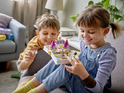 Lego DISNEY Klocki Książka z przygodami Arielki, Belli, Kopciuszka i Tiany