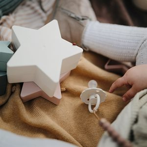 FRIGG Smoczek 0-6m Daisy Kauczuk Lily Pad - Rozmiar 1