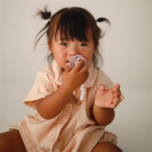 FRIGG Smoczek 6-18m Daisy Kauczuk Honey Gold - Rozmiar 2