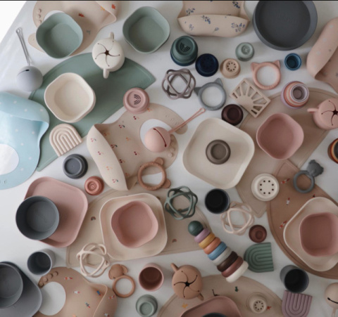 Mushie Śliniak Silikonowy Light Shell