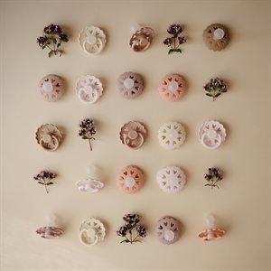 FRIGG Smoczek 0-6m Fairytale X H.C. Andersen Królowa Śniegu Kauczuk - rozmiar 1