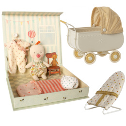 Maileg Zestaw Ginger baby set: laleczka, wózeczek, leżaczek i akcesoria