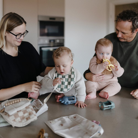 Mushie Silikonowy gryzak sensoryczny No-Drop Sunshine