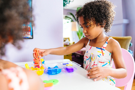 Glo Pals Kostki sensoryczne świecące w wodzie Lumi | kolor fioletowy