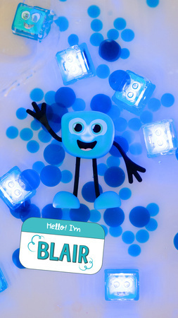 Glo Pals Postać do kąpieli Blair - zestaw z dwiema kostkami sensorycznymi świecącymi w wodzie