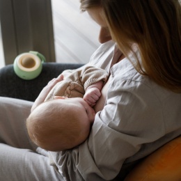 Alilo CocoNap W1 - odtwarzacz MP3 i lampka do karmienia | awokado