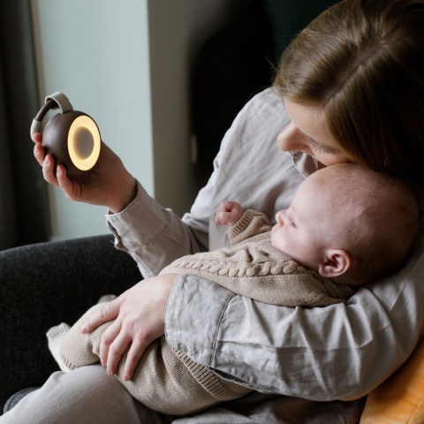 Alilo CocoNap W1 - odtwarzacz MP3 i lampka do karmienia | kokos