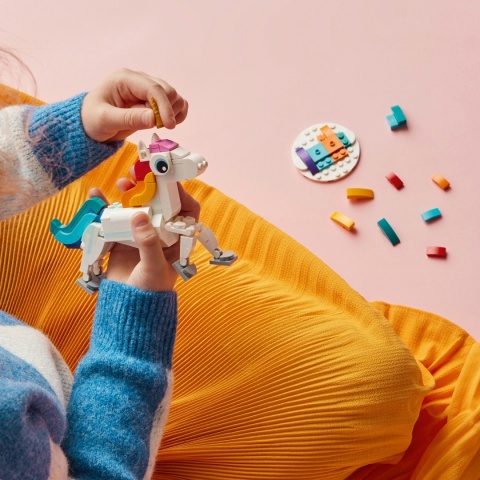 LEGO Creator Magiczny jednorożec 31140