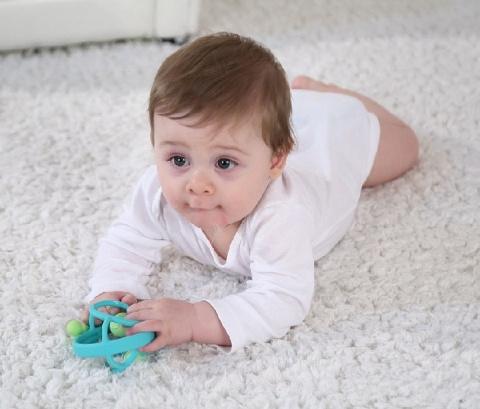 Mombella Gryzak z Grzechotką Ślimak Green