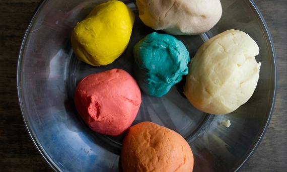 Domowa jadalna ciastolina